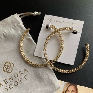 Kendra Scott Maggie Hoop in Gold Filigree